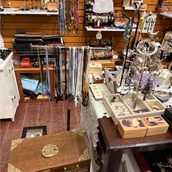 Assorted Jewelry Collection - Picture 7 of 14